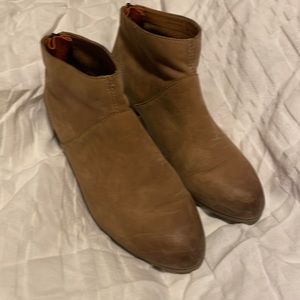 Women’s Aldo leather boots. Tan. Size 6.5